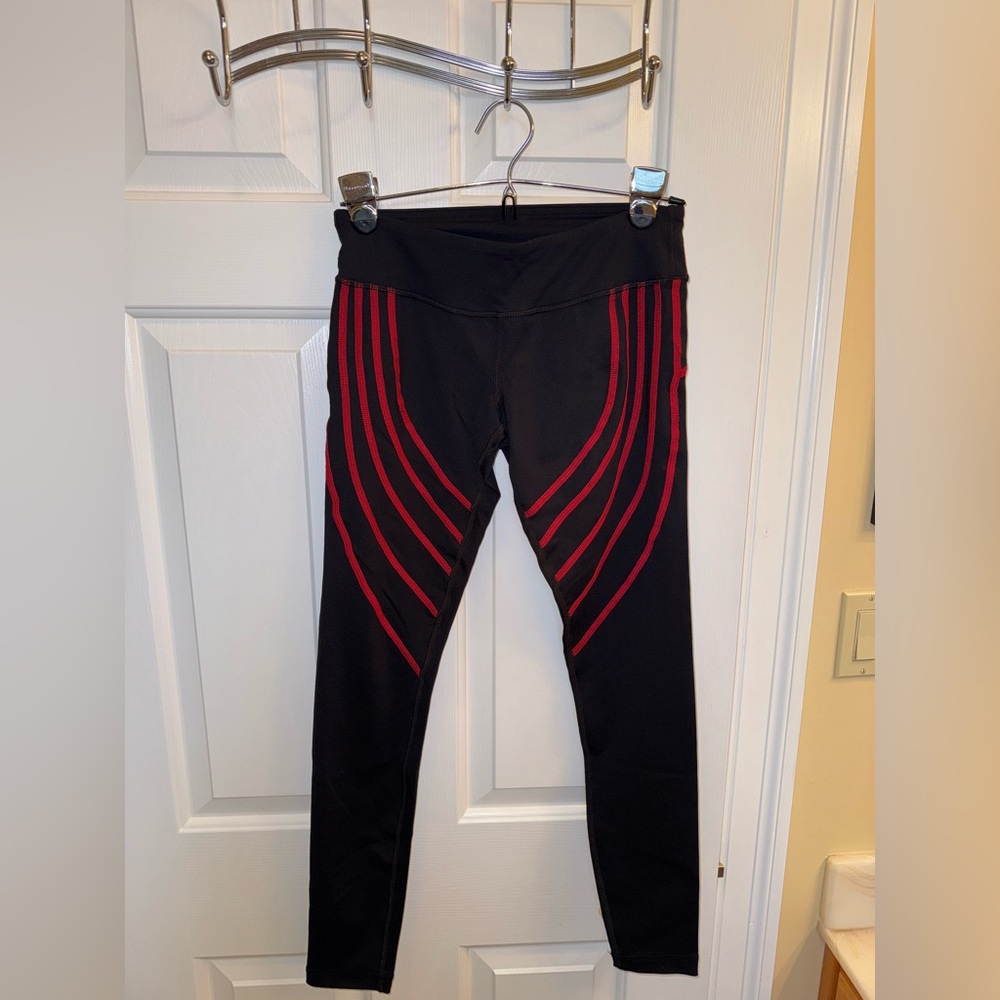 *NWOT* Vimmia Black and Red Leggings, Size Small